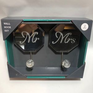 NIB Mr & Mrs Mirrored Wall Hook Set